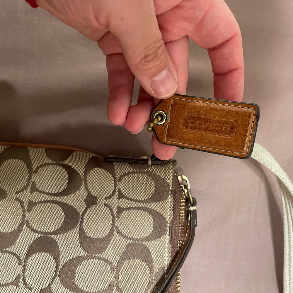 2007 Coach crossbody - Picture 4 of 5
